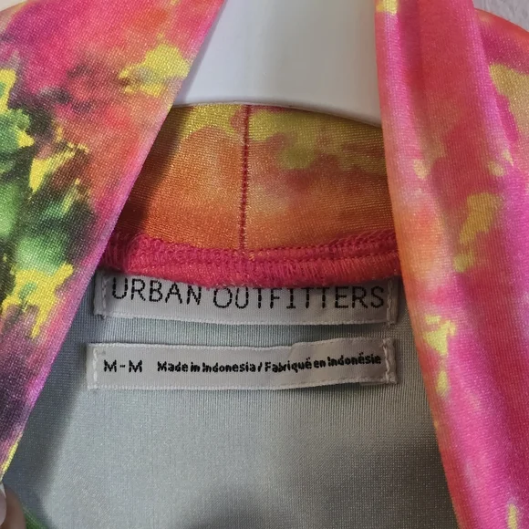 Urban Outfitters Atlas Tie-Dye Turtleneck Top Womens Size Medium Rainbow Stretch - Picture 7 of 11